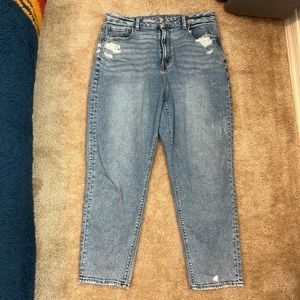 American Eagle Curvy Mom Jean Distressed